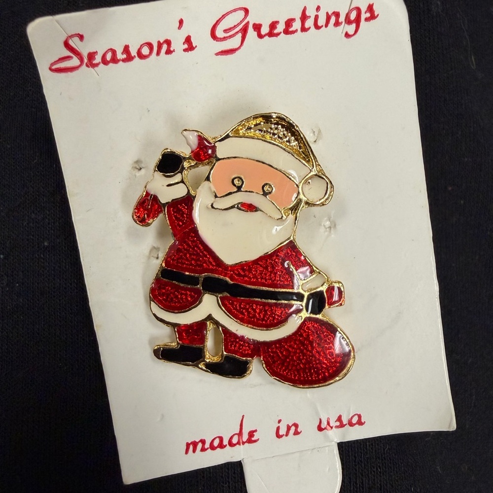 Vintage Christmas Santa Claus Brooch Pin Seasons Greetings
